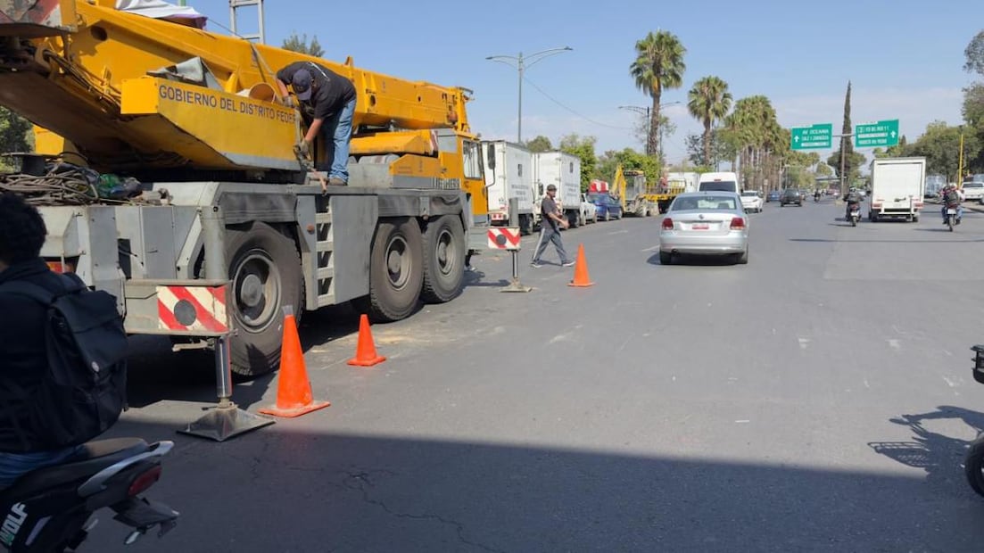 Obras del Tren Ligero y estadio Banorte provocan caos vial en el sur de la CDMX. Foto: Juan Carlos Williams / El Universal.