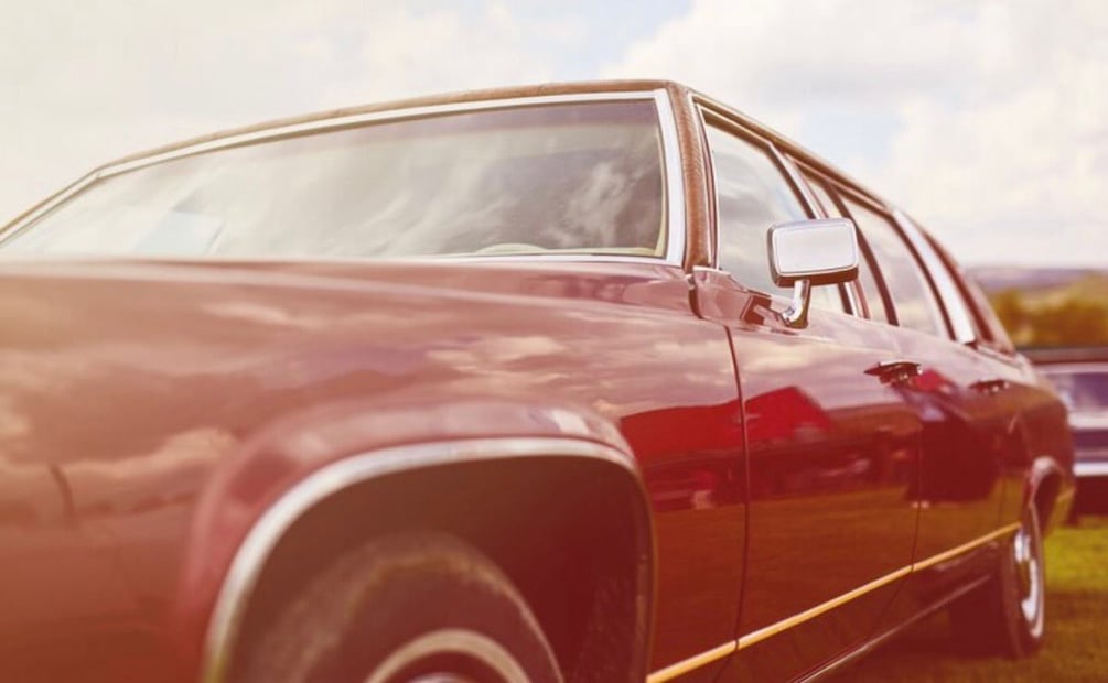 Las placas de autos antiguos también pueden elevar el costo de la unidad en el mercado. Foto: Freepik