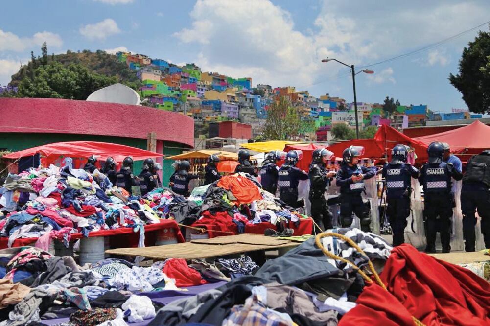 Los granaderos cerraron las calles cercanas a la avenida Guelatao y Batallón de Veracruz para evitar que curiosos y vecinos se acercaran al sitio (SSPCDMX)