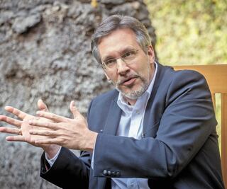 Algunos medios podrían tener más poder que el Presidente: John Ackerman