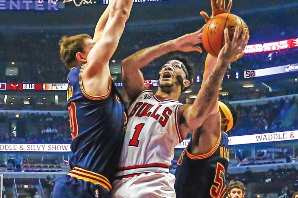 Derrick Rose encestó 19 puntos ante los favoritos Cavaliers (TANNEN MAURY. EFE)