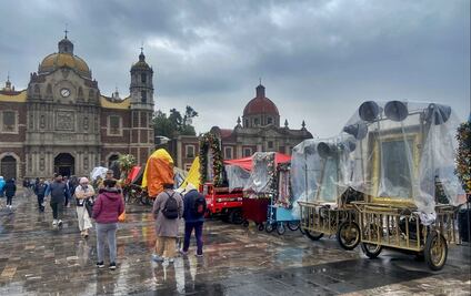Arzobispo ora en Basílica de Guadalupe por el Papa Francisco; feligreses piden por su salud