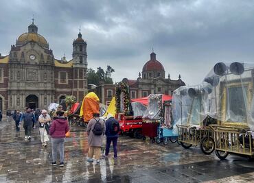 Arzobispo ora en Basílica de Guadalupe por el Papa Francisco; feligreses piden por su salud