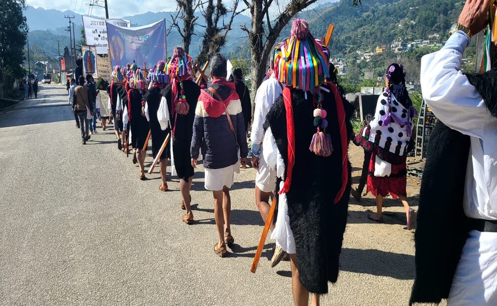 Fieles de Chenalhó, Chiapas, piden declarar inocente al párroco Marcelo Pérez por desaparición de 18 personas. Foto: Fredy Martín Pérez