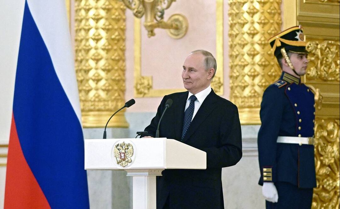 El presidente Vladimir Putin, recibe las cartas credenciales de embajadores extranjeros recién nombrados en Rusia, en el Kremlin de Moscú. Foto: AFP