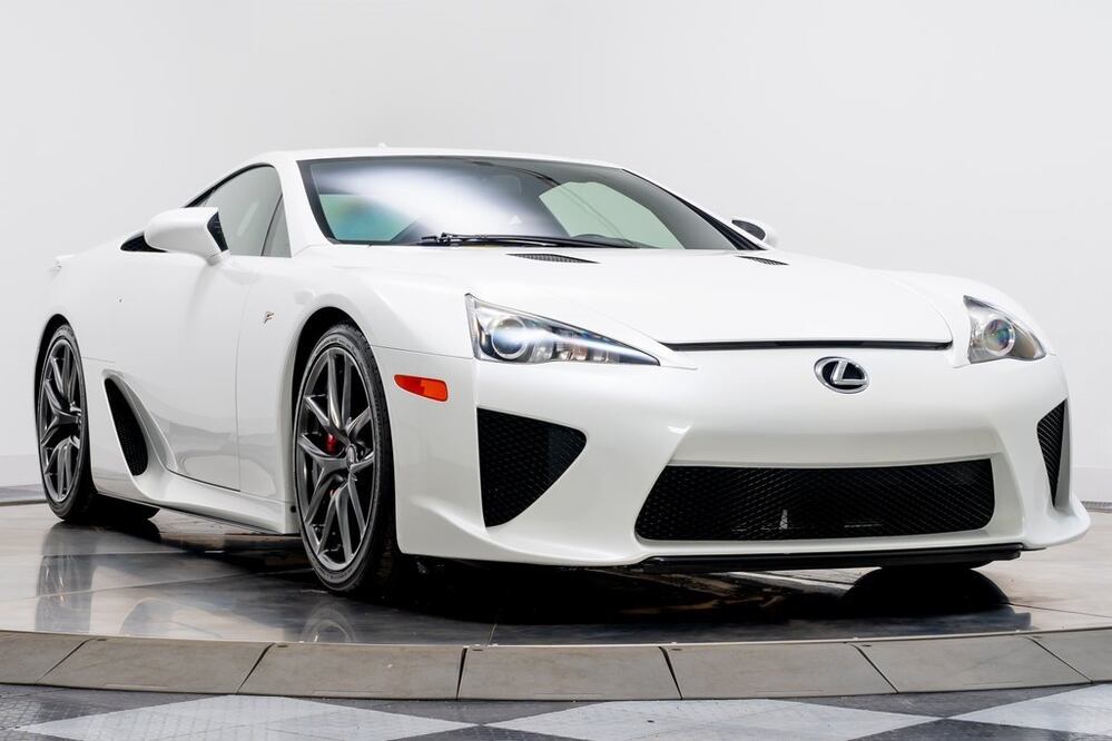 El Lexus LFA de Paris Hilton que puede ser tuyo