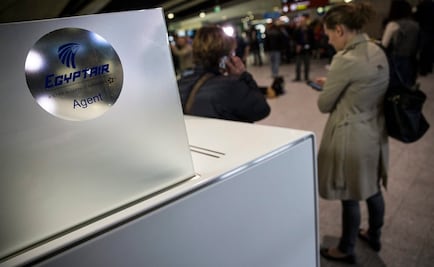 Avión de Egyptair bajó de 37 mil hasta 15 mil pies antes de desaparecer