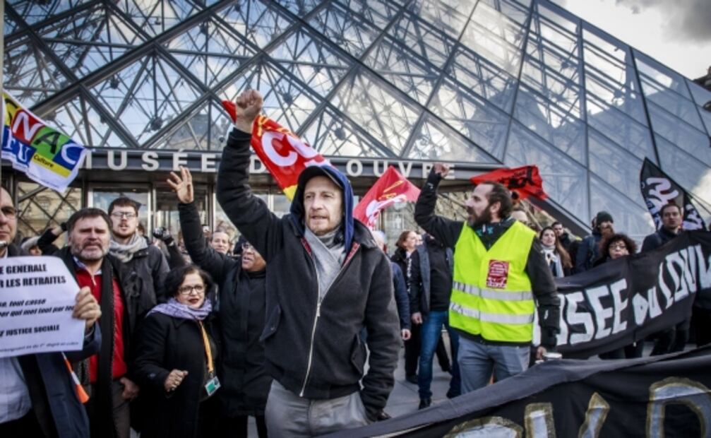 Museo Louvre cierra por protesta de empleados