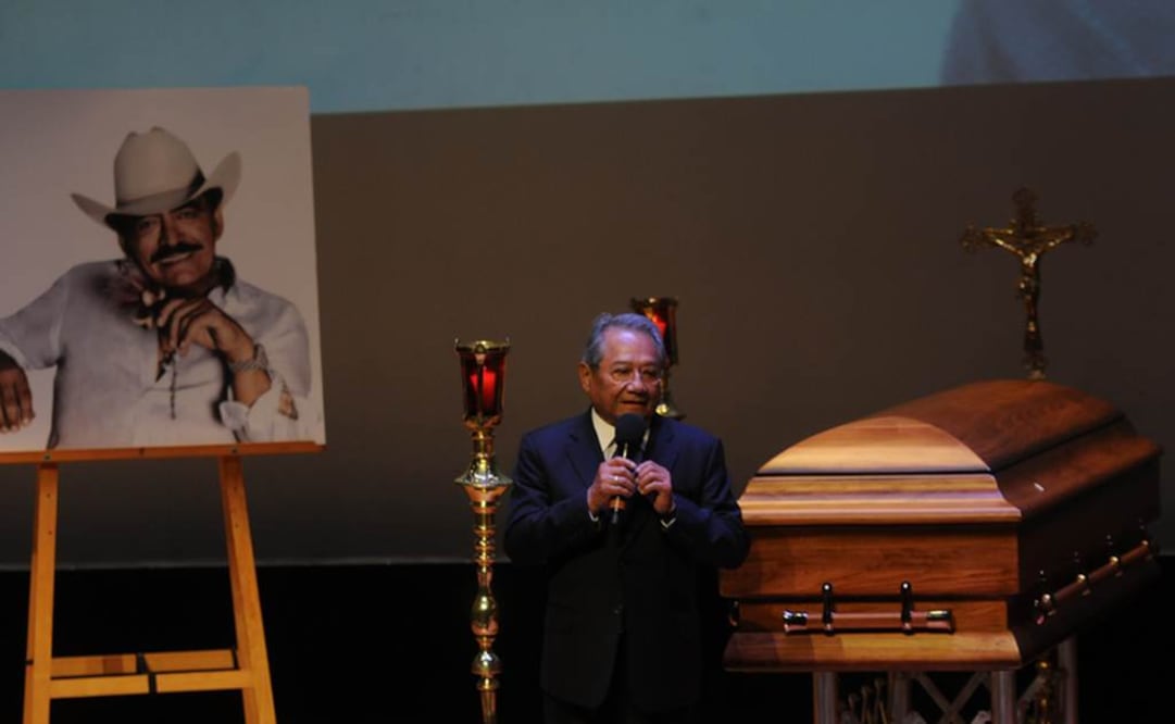 Manzanero encabezó el homenaje a Joan en la SACM  Foto:Armando Martínez/EL GRÁFICO