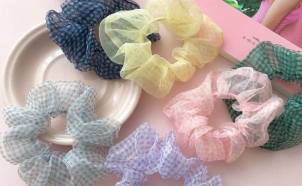 Peinados con scrunchies para disfrutar la primavera 