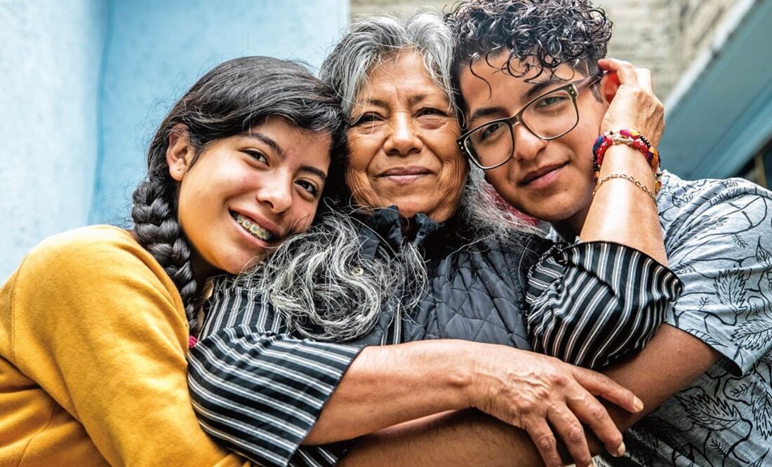 Se considera que las regiones motoras del cerebro de las abuelas se relaciona con el instinto de cargar un niño, Foto: Yadin Xolalpa / El Universal, archivo