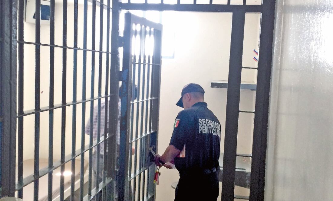 El senador Patricio Martínez expone que, de las 12 fugas ocurridas durante el último lustro, cinco se registraron en los últimos 12 meses, y la más reciente fue la de Joaquín Guzmán Loera, del penal de El Altiplano, en julio pasado (JORGE RAMOS)