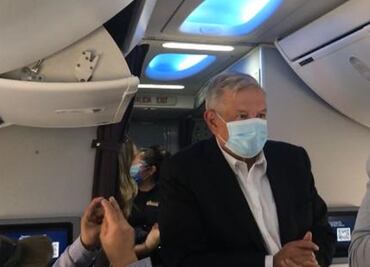 AMLO aborda vuelo comercial rumbo a Sonora para iniciar gira de trabajo el fin de semana