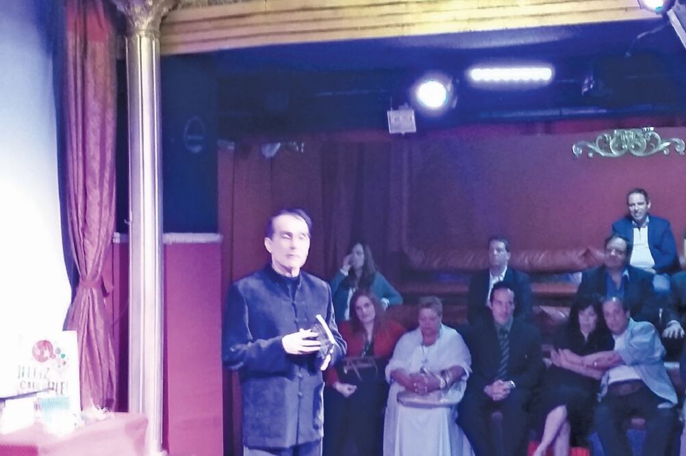 Su libro se vende desde la semana pasada en su centro cultural (SUGHEY BAÑOS. EL UNIVERSAL)