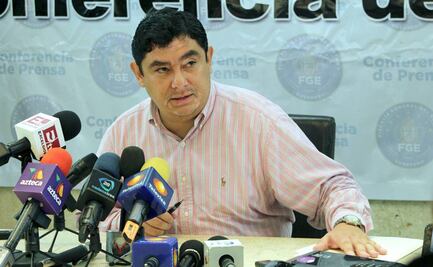 Exprocurador de Guerrero da testimonio en FGR por caso Ayotzinapa