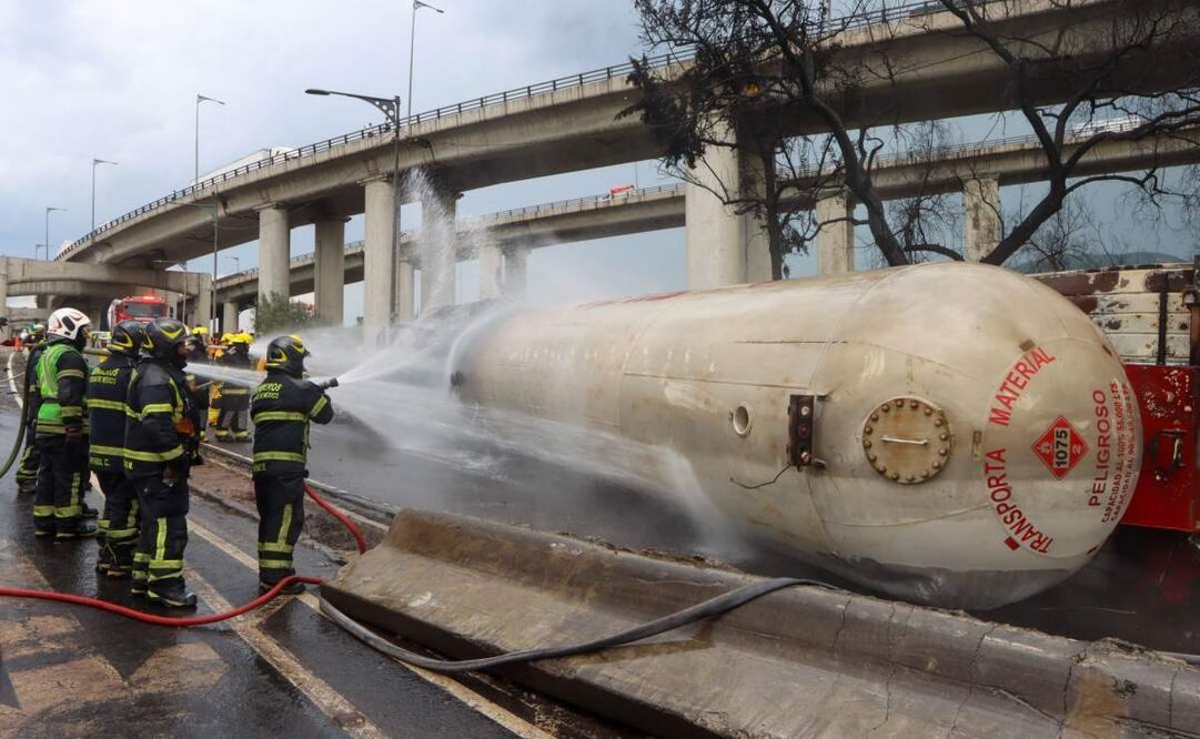 Explosión de pipa de gas en Puente de la Concordia en Iztapalapa deja decenas de heridos y al menos tres muertos (10/09/2025). Foto: Daniel Augusto/ Cuartoscuro