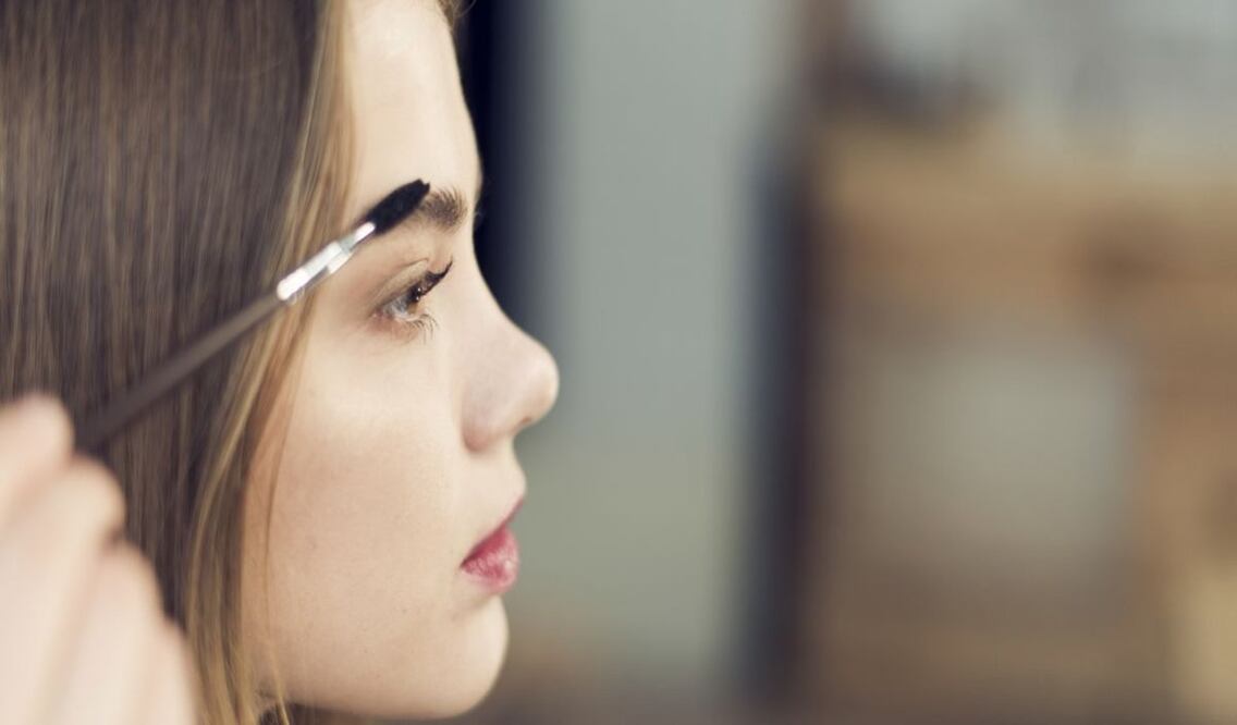 Dale un nuevo aspecto a tus cejas con este excelente beauty tip / Foto: Pexels 