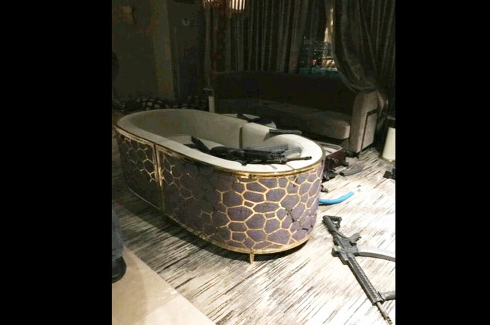 Medios internacionales difundieron en redes sociales imágenes del interior de la habitación donde se hospedaba Stephen Paddock. FOTO: tomada de Twitter