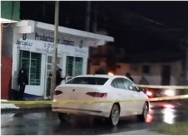 Asesinan a médico con arma punzocortante afuera de un bar en Huejutla, Hidalgo; enfermero resulta herido