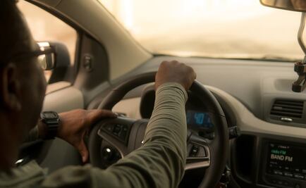 Uber explica alza en tarifas; por época navideña "viajes superan disponibilidad de autos"