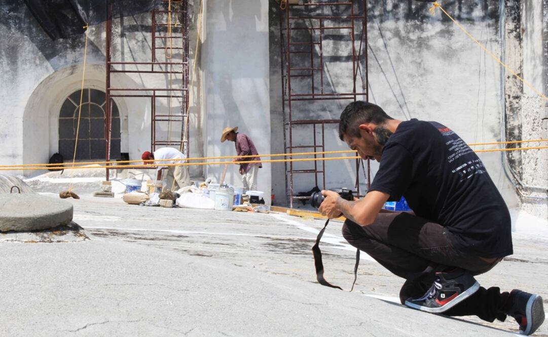 The photographer, born in Nezahualcóyotl, a municipality in the State of Mexico, has become known due to his unique creative vision that combines urban aspects with contemporary fashion - Photo: Taken from Fernando Escárcega's official Facebook page