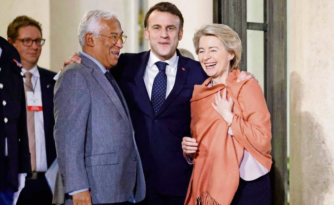 El presidente francés, Emmanuel Macron (centro), con la presidenta de la Comisión Europea, Ursula von der Leyen, ayer en París. (18/02/2025) Foto: Ludovic Marin | AFP
