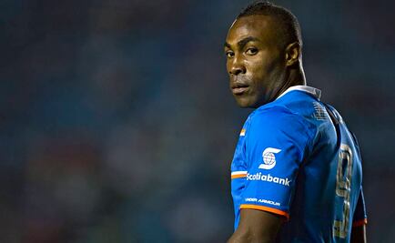 Guerrón recibe trofeo de MVP de Copa Libertadores