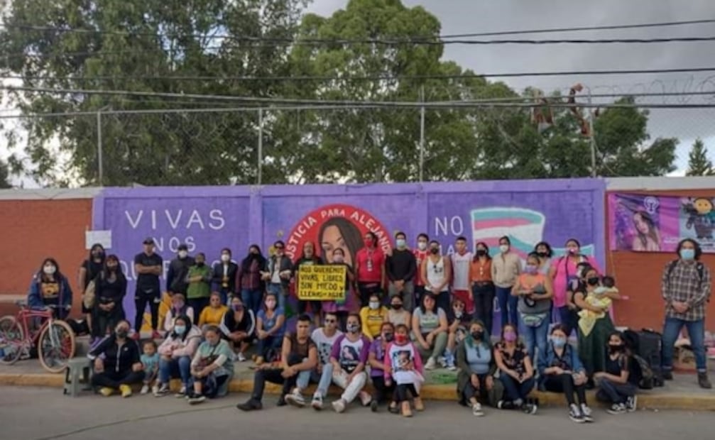"Mi hija no debería estar en la pared, sino en casa con su hija"; pintan mural por feminicidio de Alejandra