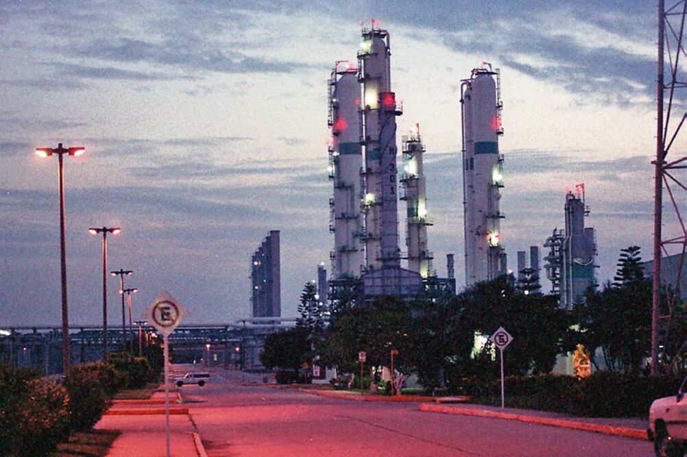 Una empresa consultora recomendó a Pemex la instalación de 31 válvulas de aislamiento en las cuatro plantas del Complejo Morelos (ARCHIVO EL UNIVERSAL)