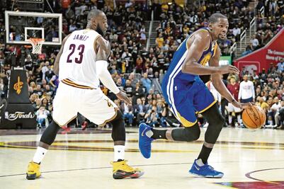 James lucha contra la lógica y Warriors