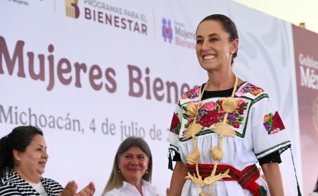 Presidenta Claudia Sheinbaum encabeza entrega de apoyos del programa Pensión Mujeres Bienestar en Michoacán (04/07/2026). Foto: Presidencia