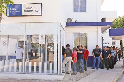 Reinician operaciones policías tras pago