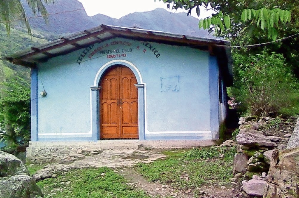 El pastor protestante, Cirilo Jerónimo, oficiaba misa la semana pasada en la iglesia Puerta del Cielo (ARCHIVO EL UNIVERSAL)
