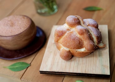 Enjoy pan de muerto in Mexico City!