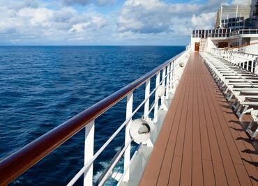 ¿Qué pasa si alguien cae al agua desde un crucero?