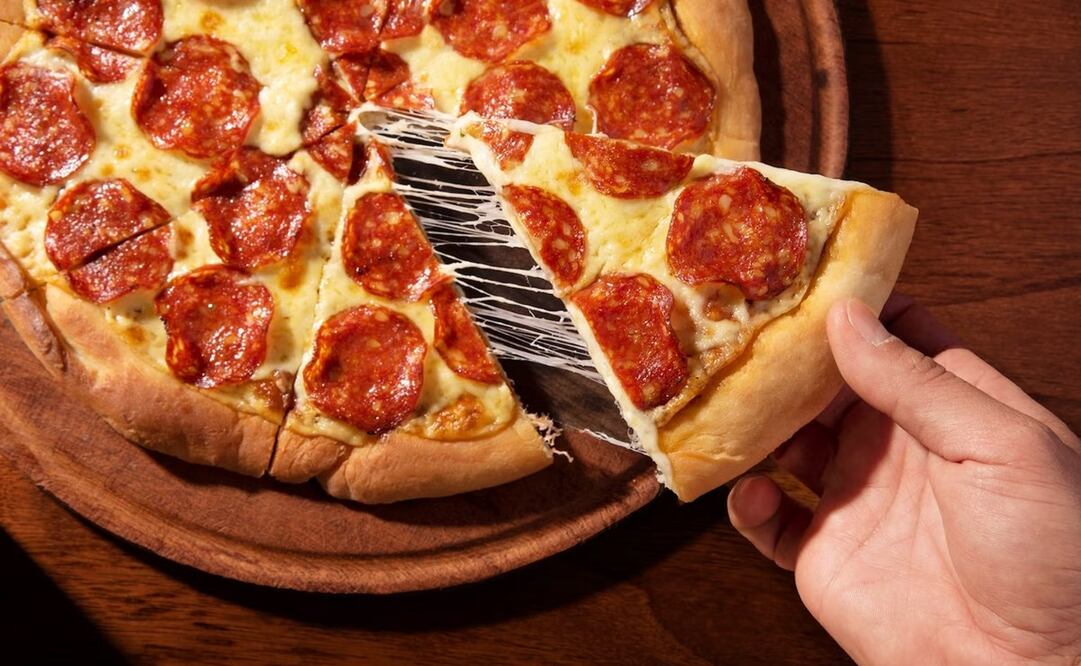 La pizza debe comerse como aperitivo. Foto: Freepik