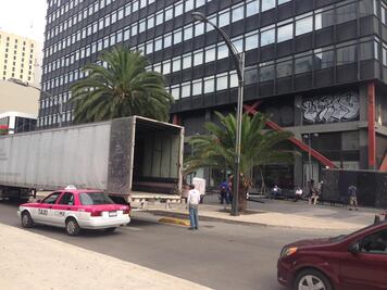 Instalan vallas en Reforma y Juárez por marcha del "Halconazo"