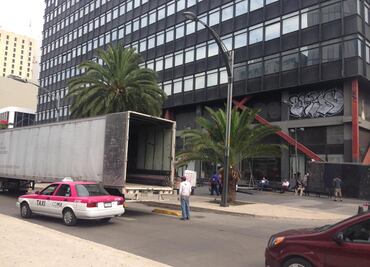 Instalan vallas en Reforma y Juárez por marcha del "Halconazo"