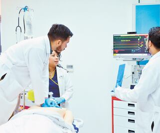 UNAM e IPN retiran a alumnos de clínicas