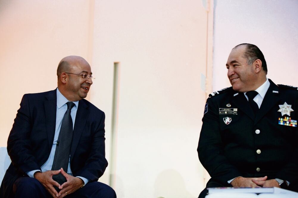 Renato Sales, titular de la CNS, y Ernesto Galindo, comisionado nacional de la Policía Federal, continuarán buscando a los normalistas desaparecidos (IVÁN STEPHENS. EL UNIVERSAL)