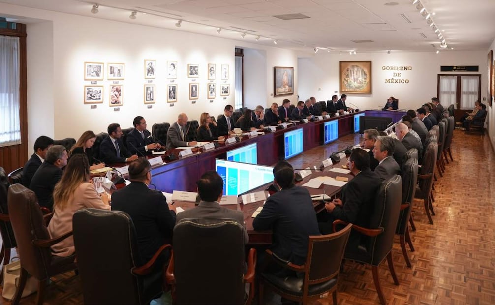 La presidenta Claudia Sheinbaum Pardo se reunió con directores ejecutivos de la industria automotriz mexicana este miércoles 28 de enero de 2026. Foto: Presidencia