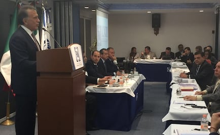 Yunes Linares visita bancada del PAN en San Lázaro 