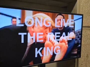 VIDEO: “Viva el verdadero Rey” Trump besa los pies de Musk y desata polémica; señalan creación de video con IA