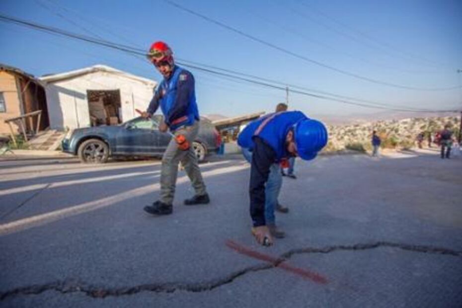 Falla geológica colapsa 4 casas en Tijuana; desalojan 22 viviendas