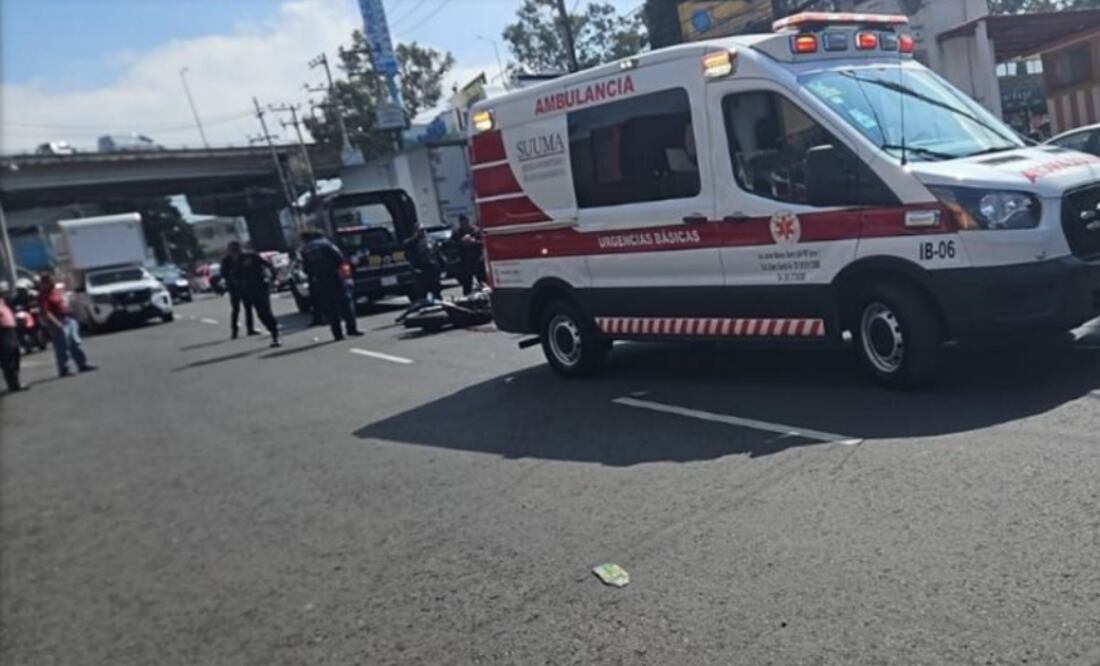 Un accidente en la alcaldía Cuajimalpa de Morelos dejó como saldo un motociclista muerto (14/11/2025). Foto: Especial