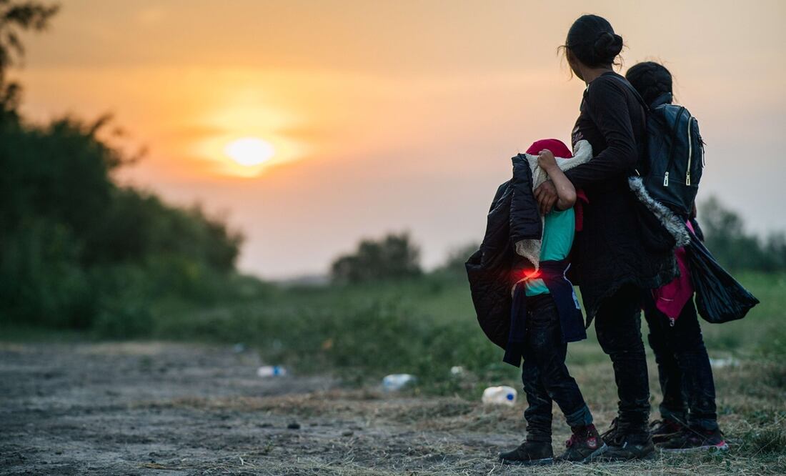 Una familia migrante en La Joya, Texas. Foto: BRANDON BELL. AFP