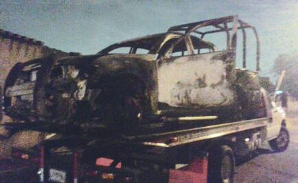 Queman vecinos 2 patrullas en Coyotepec