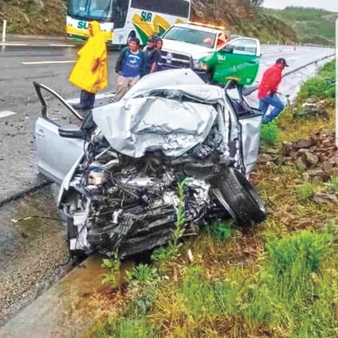 El 25 de julio el vehículo en el que viajaban el diputado Alejandro López Bravo y su suplente se impactó contra un Jetta, cuyo conductor murió. CORTESÍA
