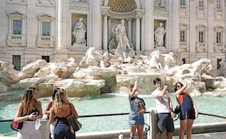 ¿Cobrarán visita a la Fuente de Trevi?; Roma retoma la idea