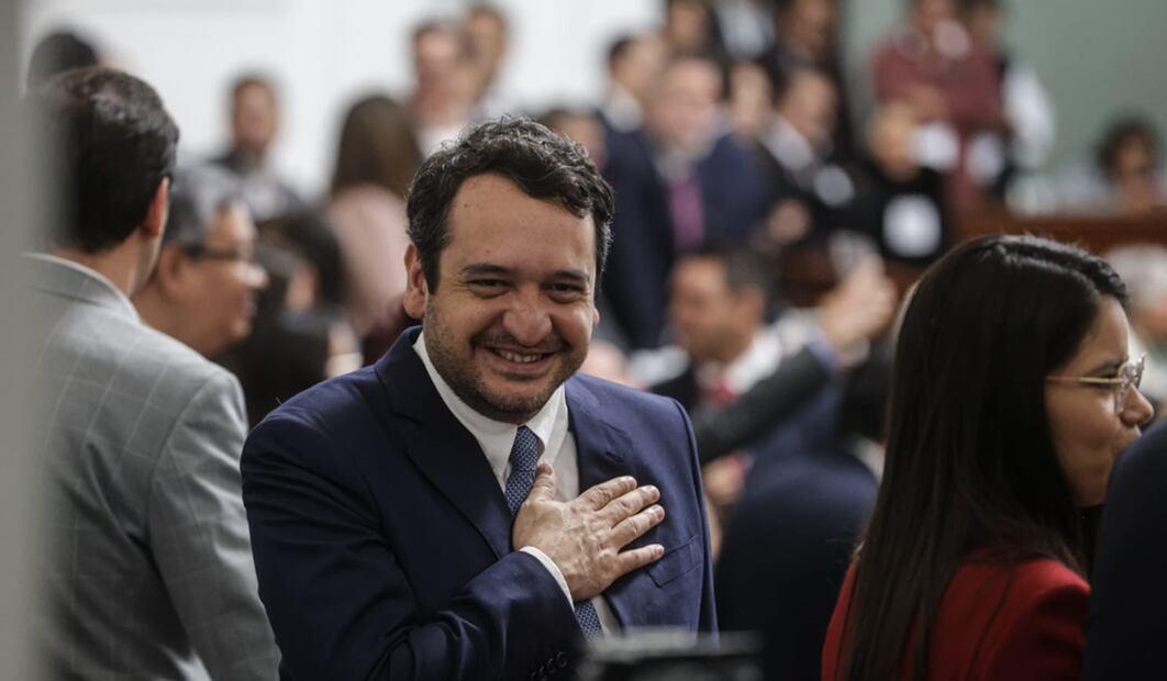 Andrés Manuel López Beltrán entre los invitados en el Congreso de la Ciudad de México. Foto: Gabriel Pano/EL UNIVERSAL